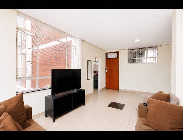 2 BEDROOM APARTMENT FOR SALE IN ESSENWOOD